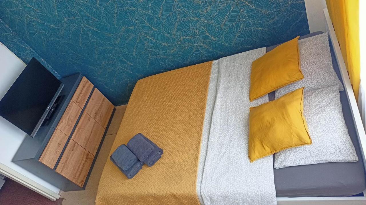 Ferienwohnung Kawalerka Czestochowa 17 Exterior foto
